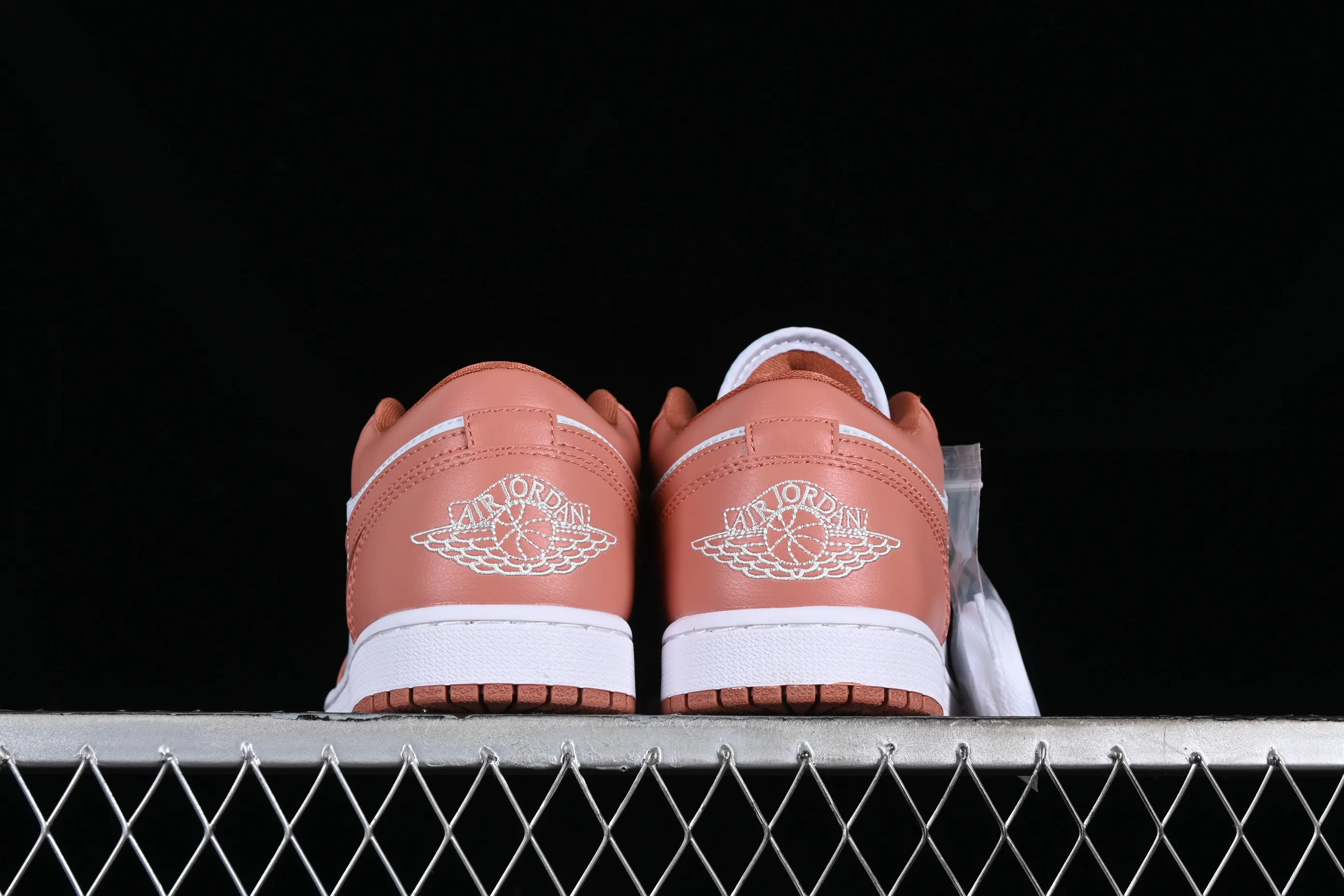 All categories Air Jordan Jordan series basketball shoes Air Jordan 1 Low Z version Air Jordan 1 Low AJ1 Joe 1 white and pink cultural low-top casual sneakers DC0774-080